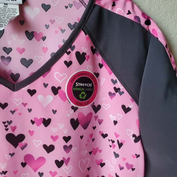 Small pink heart print scrub top - Picture 6 of 13